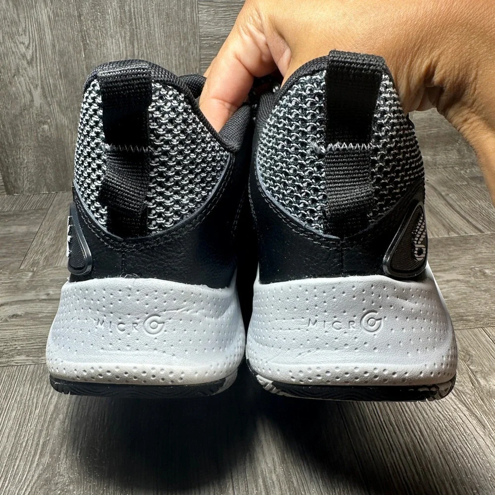 Under Armour Basketball Shoes Men 7 Black White Mesh NEW 3027626-001